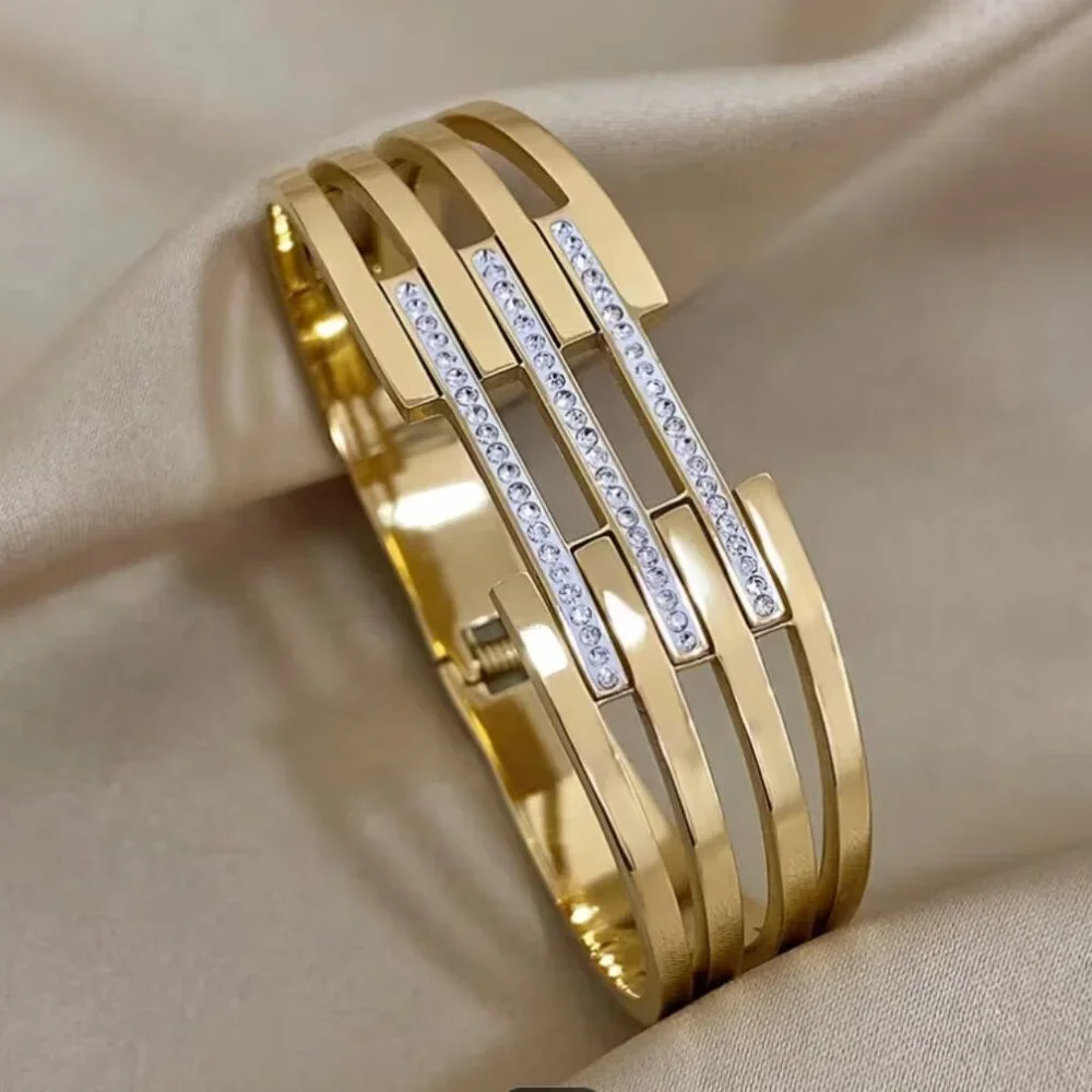 Multi-layer line with wide edition 18K Gold Plated Stainless Steel Bracelet